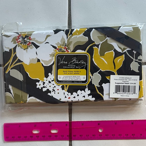 NWT NIB Vera Bradley Dogwood Photo Ornament Set includes 2 Coordinating Frames - Picture 5 of 7